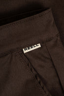 Reell Loose Flex Chino PC broek in Chocolate Brown, loose fit chino van dubbel geverfd polycotton met chino-details en subtiele Reell branding, verkrijgbaar bij Revert 95 Haarlem