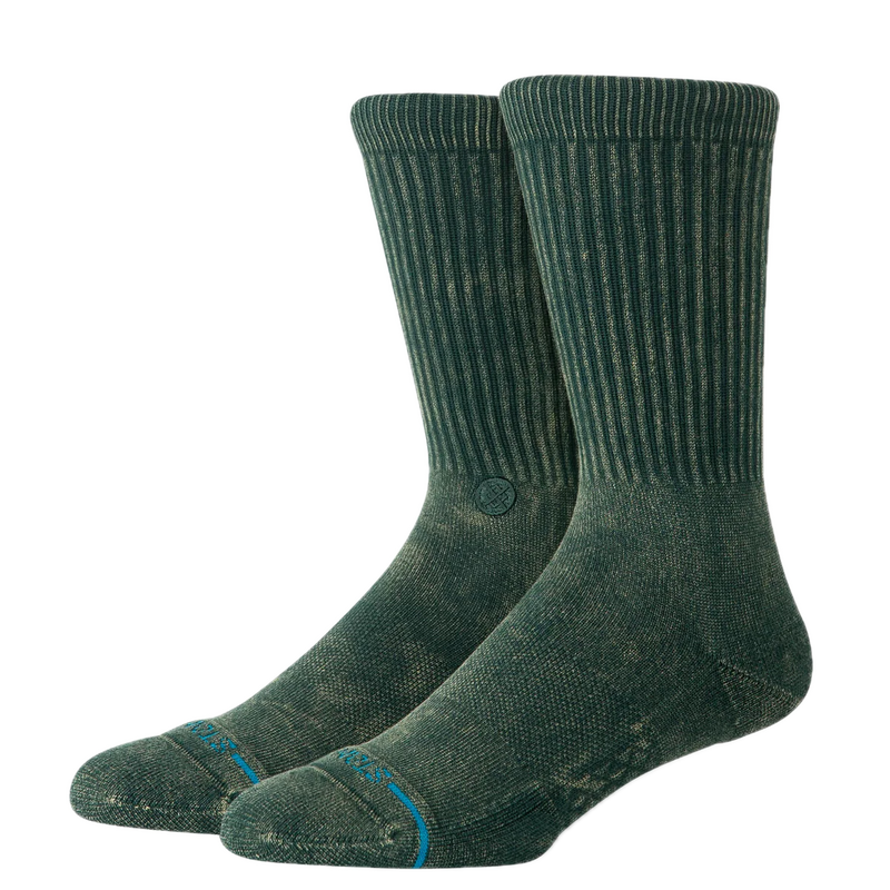 Stance Icon Dyed Crew Pine – crew sokken in groene tie-dye Pine kleur met medium cushioning en subtiele branding