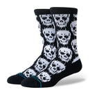 Stance Static Skull Crew Socks Black, crew sokken met all-over digitaal glitch-schedelpatroon en cyaanblauwe accentlijn, verkrijgbaar bij Revert 95 Haarlem