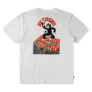 Element x Floor Van Het Nederend Pizza SS Tee White met full-color Malvin The Cat backprint staand op een rood geblokt tafelkleed met Element logo op pizzadoos, verkrijgbaar bij Revert 95 Haarlem
