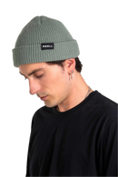 Reell Denim Dock Beanie in lichtgroen/blauw, achterkant