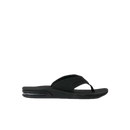 Reef Fanning heren slipper in All Black met synthetische nubuck upper, EVA voetbed met hiel airbag en ingebouwde flesopener in de rubberen zool, verkrijgbaar bij Revert 95 Haarlem