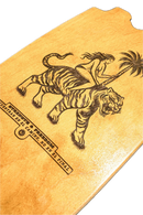 Globe Sun City La Tigra Cruiser Complete, compact surf-geïnspireerd swallow-tail cruiserboard met Resin-7 hard rock maple deck en Tensor alloy trucks, 30 inch, verkrijgbaar bij Revert 95 Haarlem