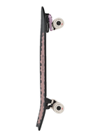 Globe Sun City 2 surfskate in Lazy Daisy, korte swallow-tail surfskate 9.5 inch breed met Slant Surf Skate trucks Globe 65mm 83a Conical Cruiser wielen en clear griptape met bloemige Lazy Daisy graphic, verkrijgbaar bij Revert 95 Haarlem