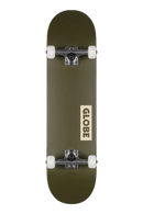 Globe Goodstock Complete Skateboard Fatigue Green, 8.25 inch Resin-7 Hard Rock Maple deck met full concave matte militaire groene afwerking wood knock-out logo Tensor 5.5 trucks 52mm 99a wielen en ABEC 7 lagers, verkrijgbaar bij Revert 95 Haarlem