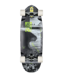 Globe Frothy Surfskate in Sea Saw colorway, 29.5 inch breed surfskate met Slant Surf trucks, 65mm/83A wielen en Resin-7 maple deck, volledig gemonteerd en direct rijklaar, verkrijgbaar bij Revert 95 Haarlem