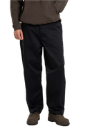 Reell Loose Flex Chino PC in Deep Black, 56% katoen 42% polyester 2% elastaan Flex Twill losse rechte chino broek met normale bundhoogte lage kruisnaad verborgen YKK zip-fly zijzakken achterzakken en riemlussen in cleane zwarte colorway, verkrijgbaar bij Revert 95 Haarlem
