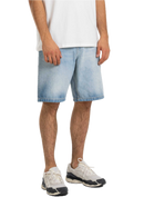 Reell Bolt Short in Light Blue Wash, loose regular fit denimshort van biologisch en gerecycled katoen met five-pocket constructie en vegan leren backpatch, verkrijgbaar bij Revert 95 Haarlem