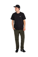 Reell Reflex Loose Chino in Olive Square Cord, relaxed loose fit corduroy broek met elastische drawstring tailleband en YKK ritssluiting, verkrijgbaar bij Revert 95 Haarlem