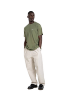 Reell Reflex Meadow broek in Flat White Ripstop, oversized chino-geïnspireerde broek van lichtgewicht ripstop met laag kruis en elastische tailleband, verkrijgbaar bij Revert 95 Haarlem