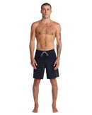 RVCA Steady Stripe Trunk, 94% recycled polyester 6% elastane 18 inch boardshort met zip-fly drawcord closure side seam pockets back welt pockets met interior pocket bag motor patch op linkerbeen en clean stripe patroon in regular fit mid-rise waist verkrijgbaar in Aloe en Black, verkrijgbaar bij Revert 95 Haarlem