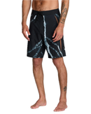 RVCA x Clay Marzo Trunk in Black Resin 21 inch, 94% recycled polyester 6% elastane 4-way stretch regular fit boardshort met fly gusset patch achterzak VA patch cut-and-sew zijpanelen en Clay x RVCA patch op linkerbeen, verkrijgbaar bij Revert 95 Haarlem