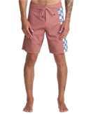 RVCA Trax 18 inch Boardshort in Rust, 52% cotton 43% polyester 5% elastane boardshort met drawcord closure button fly mini motors patch op linkerbeen en back patch pocket met RVCA solo label in warme roestige Rust colorway, verkrijgbaar bij Revert 95 Haarlem