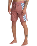 RVCA Trax 18 inch Boardshort in Rust, 52% cotton 43% polyester 5% elastane boardshort met drawcord closure button fly mini motors patch op linkerbeen en back patch pocket met RVCA solo label in warme roestige Rust colorway, verkrijgbaar bij Revert 95 Haarlem