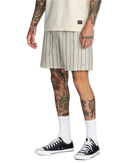 RVCA Exotica Seersucker Elastic 17 inch Short in Light Khaki Stripes, polyester seersucker short met elasticated waist adjustable drawcord schuine frontpockets grote mesh side pockets back pocket met flap en button closure drain eyelet en Exotica label op linkerbeen in gedempte kaki stripe colorway, verkrijgbaar bij Revert 95 Haarlem