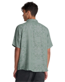 RVCA Mellowist Short Sleeve Shirt in Jade, all-over jacquard geweven patroon button-up shirt uit de Exotica Collection met unieke trims en solo RVCA label op borstzak, verkrijgbaar bij Revert 95 Haarlem
