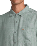 RVCA Mellowist Short Sleeve Shirt in Jade, all-over jacquard geweven patroon button-up shirt uit de Exotica Collection met unieke trims en solo RVCA label op borstzak, verkrijgbaar bij Revert 95 Haarlem