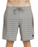 RVCA Steady Stripe Trunk, 94% recycled polyester 6% elastane 18 inch boardshort met zip-fly drawcord closure side seam pockets back welt pockets met interior pocket bag motor patch op linkerbeen en clean stripe patroon in regular fit mid-rise waist verkrijgbaar in Aloe en Black, verkrijgbaar bij Revert 95 Haarlem