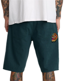 RVCA Kaleb 5 Pocket Short 21 inch in Hunter Green, relaxed fit katoenen walkshort met 5-pocket design chainstitch VA borduursels en artwork van ANP kunstenaar Kaleb Ressler, verkrijgbaar bij Revert 95 Haarlem