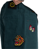 RVCA Kaleb 5 Pocket Short 21 inch in Hunter Green, relaxed fit katoenen walkshort met 5-pocket design chainstitch VA borduursels en artwork van ANP kunstenaar Kaleb Ressler, verkrijgbaar bij Revert 95 Haarlem