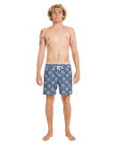 RVCA Exotica Elastic 2 Swim Short 16 inch in Dark Denim, 4-way stretch cocotex fabric 53% recycled polyester 32% polyester 9% elastane 6% cotton wrinkle-resistant quick dry short met faux fly side seam pockets back patch pockets triple-needle stitching en art label in diepe indigo Dark Denim colorway, verkrijgbaar bij Revert 95 Haarlem