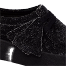 Shop de Clarks Originals Wallabee Cup Black Interest Womens bij Revert 95. Iconische Wallabee met stevige cupsole in volledig zwarte uitvoering. Bestel online of bezoek onze winkel in Haarlem.