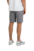 Reell Reflex Easy Short in Superior Light Grey, 80% katoen 16% polyester 4% elastan Flex-stof short met elastische koordtaille opgestikte achterzakken en subtiele Reell branding in lichte koele grijze kleur, verkrijgbaar bij Revert 95 Haarlem