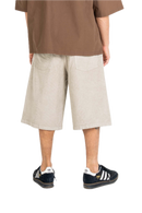 Reell Belmont Short in Beige Cord, 100% cotton corduroy baggy fit short met drop crotch wijde rechte pijp five-pocket constructie fly button zip-fly en low-key Reell patch branding in warme beige corduroy kleur, verkrijgbaar bij Revert 95 Haarlem