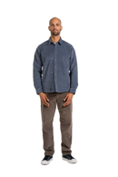Reell Strike Shirt Baby Cord Aqua Grey, overhemd van 100% cotton 16-wale corduroy met rechte pasvorm en geweven label op de schouder, maten S-XL, verkrijgbaar bij Revert 95 Haarlem