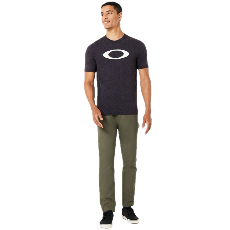 Koop het Oakley O Bold Ellipse T-shirt  en snel bij Revert 95 online of kom hem checken in de winkel in Haarlem.