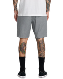 RVCA Back In Hybrid Short in Athletic Heather, 48% cotton 42% polyester 10% elastane 4-way stretch heathered fabric hybrid walkshort met peached finish DWR coating 19 inch outseam zipper fly RVCA button closure side slash pockets en back pocket in gemêleerde grijze Athletic Heather colorway, verkrijgbaar bij Revert 95 Haarlem