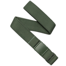Arcade Belts Atlas riem in Forest, effen diepe donkergroene boskleur, stretch webbing van 85% gerecycled REPREVE polyester met patented A2 buckle systeem, metaalvrij en machine wasbaar, verkrijgbaar bij Revert 95 Haarlem