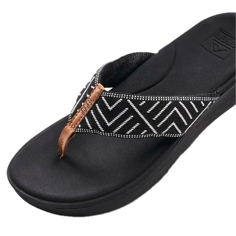 Koop de Reef Cushion Cloud TX Black Geo Ladies veilig en snel bij Revert 95 online of kom hem checken in de winkel in Haarlem.