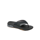 Reef Fanning+ heren slipper in Black Gum met REEFlex EVA voetbed, memory foam riem, 360-graden luchtbel en ingebouwde flesopener, verkrijgbaar bij Revert 95 Haarlem