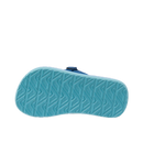 Reef Little Ahi kinderslipper in Royal Sharks met watervriendelijke bandjes, gecontoureerd EVA voetbed met haaienprint en rugband, verkrijgbaar bij Revert 95 Haarlem