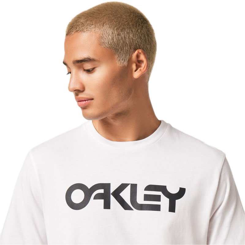 Koop de Oakley Mark II T-shirt 2.0 en snel bij Revert 95 online of kom hem checken in de winkel in Haarlem.
