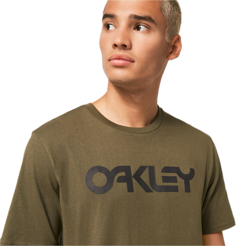 Koop de Oakley Mark II T-shirt 2.0 en snel bij Revert 95 online of kom hem checken in de winkel in Haarlem.