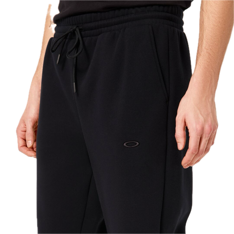 Koop de Oakley Relax Jogger 2.0 Pant veilig  en snel bij Revert 95 online of kom hem checken in de winkel in Haarlem.