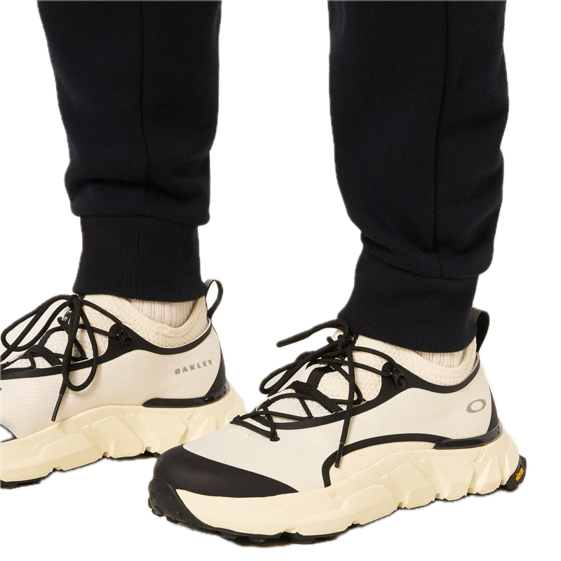 Koop de Oakley Relax Jogger 2.0 Pant veilig  en snel bij Revert 95 online of kom hem checken in de winkel in Haarlem.