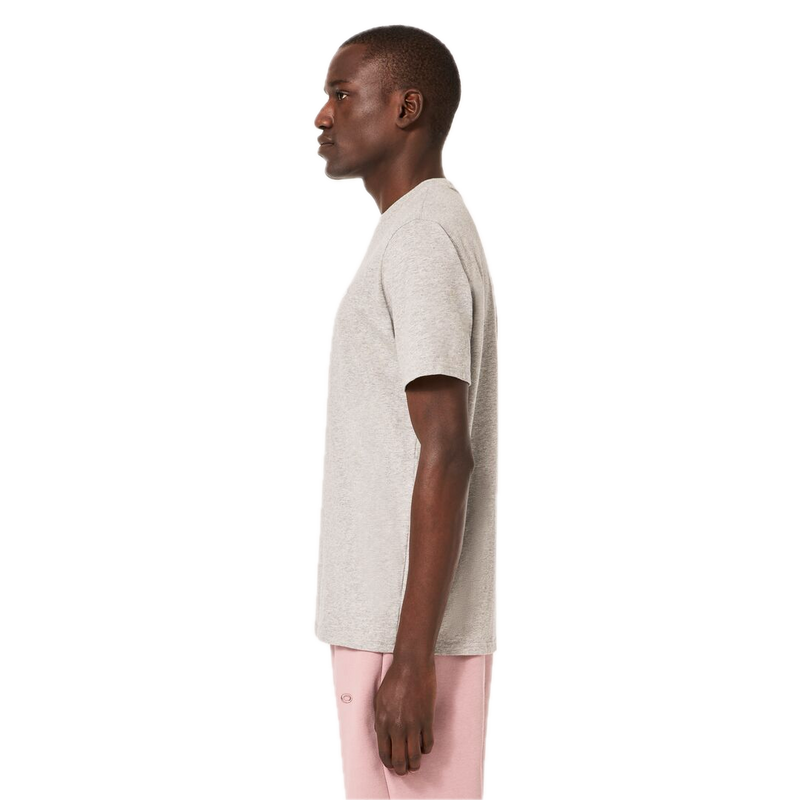 Koop de Oakley Relax T-shirt 2.0 veilig en snel bij Revert 95 online of kom hem checken in de winkel in Haarlem.