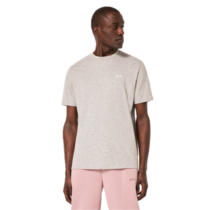Koop de Oakley Relax T-shirt 2.0 veilig en snel bij Revert 95 online of kom hem checken in de winkel in Haarlem.