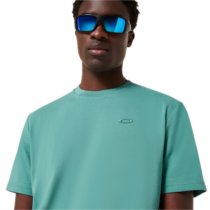 Koop de Oakley Relax T-shirt 2.0 veilig en snel bij Revert 95 online of kom hem checken in de winkel in Haarlem.