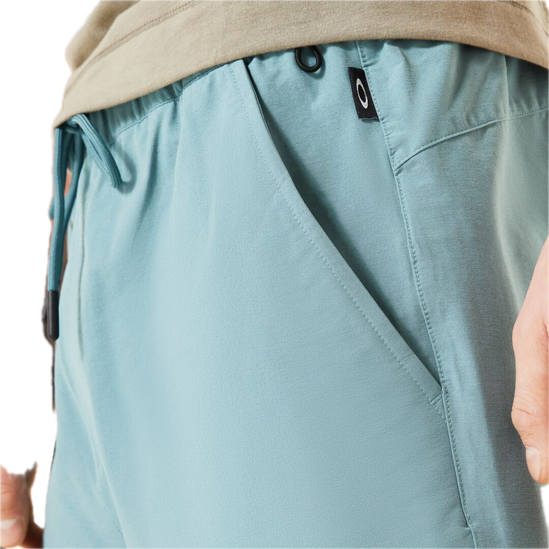 Koop de Oakley All Day Short veilig  en snel bij Revert 95 online of kom hem checken in de winkel in Haarlem.