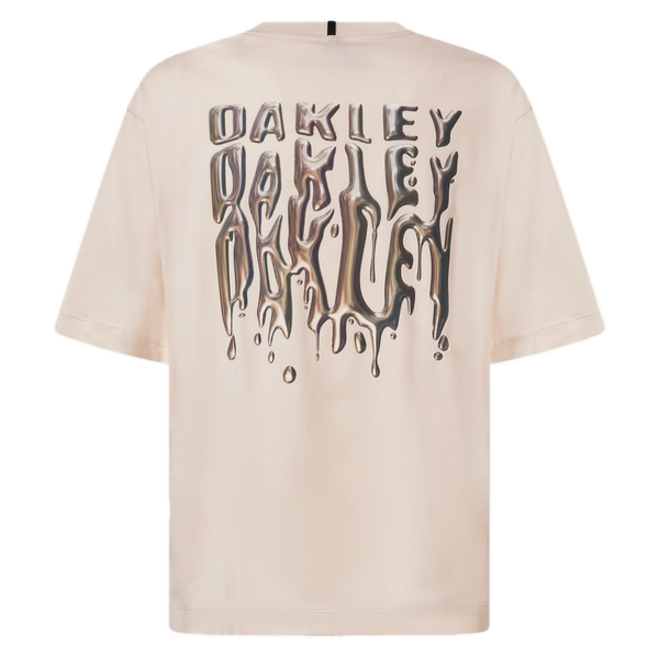 Oakley Tacked Metal Tee – zwart T-shirt met metalen Oakley-logo op de borst