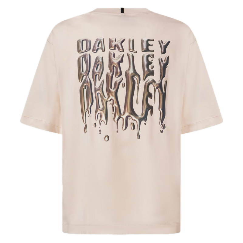 Oakley Tacked Metal Tee – zwart T-shirt met metalen Oakley-logo op de borst