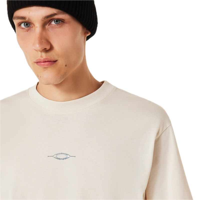 Oakley Tacked Metal Tee – zwart T-shirt met metalen Oakley-logo op de borst