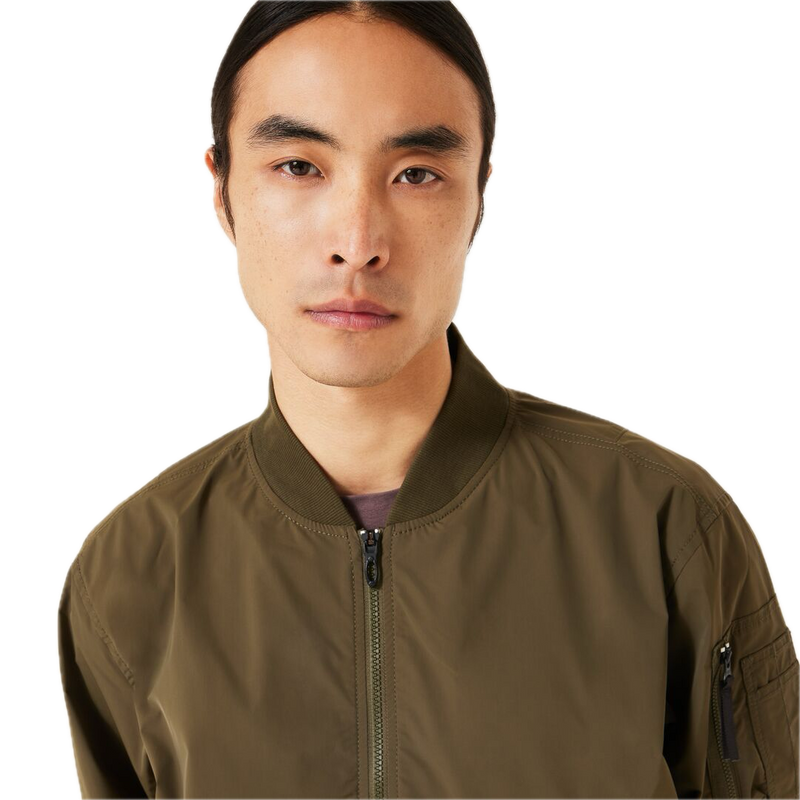 Koop de Oakley Enhance Military Jacket 2.0 veilig en snel bij Revert 95 online of kom hem checken in de winkel in Haarlem.