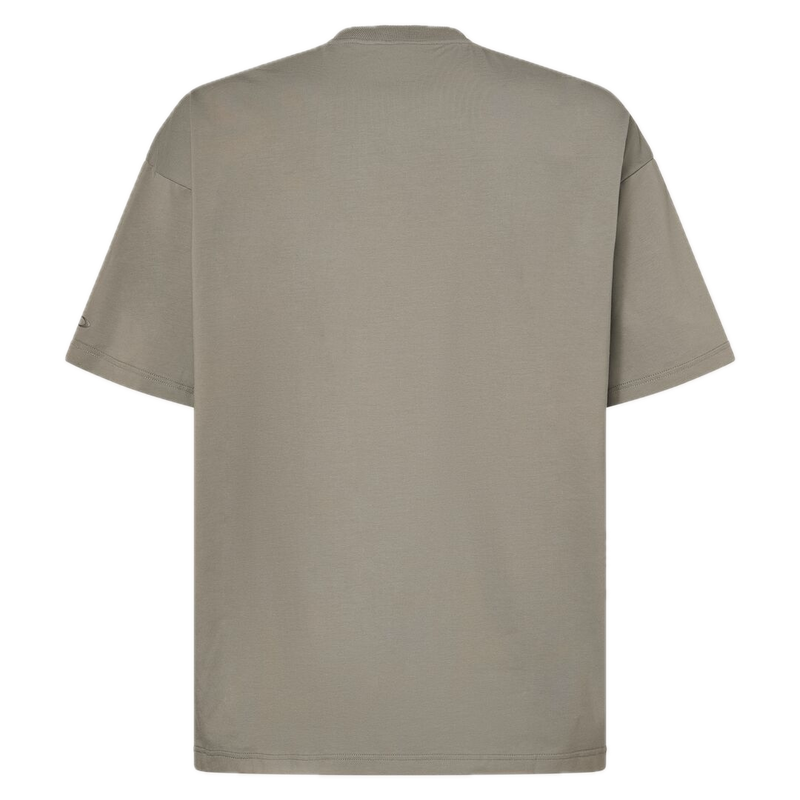 Koop de Oakley Field Gear Line Union Pocket Tee 5.0 veilig en snel bij Revert 95 online of kom hem checken in de winkel in Haarlem.