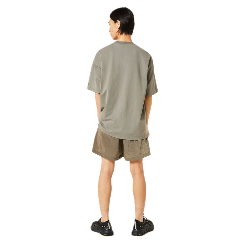 Koop de Oakley Field Gear Line Union Pocket Tee 5.0 veilig en snel bij Revert 95 online of kom hem checken in de winkel in Haarlem.