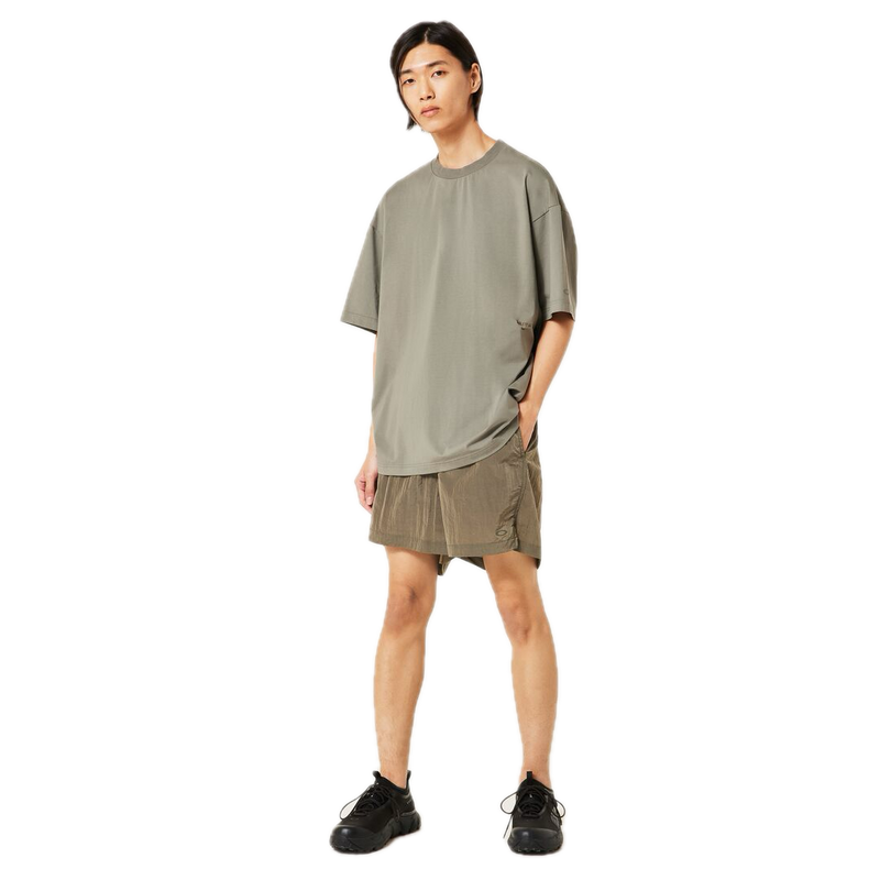 Koop de Oakley Field Gear Line Union Pocket Tee 5.0 veilig en snel bij Revert 95 online of kom hem checken in de winkel in Haarlem.